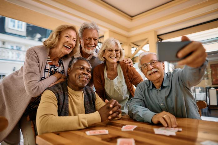 Le nombre d'amitiés dès 65 ans augmente mais de façon inégale dans la  population